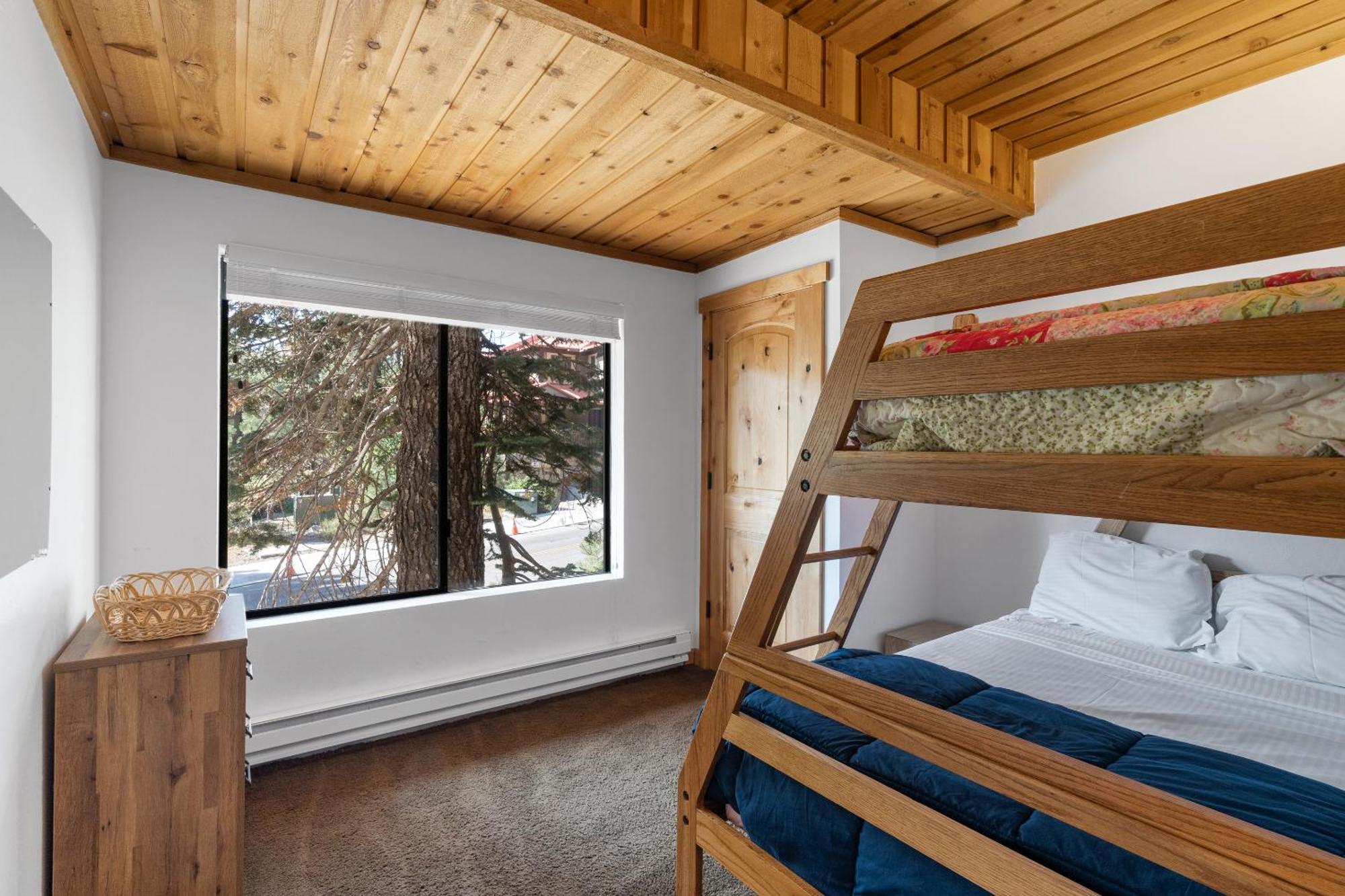 Val D'Isere At The Village By 101 Great Escapes Mammoth Lakes Room photo